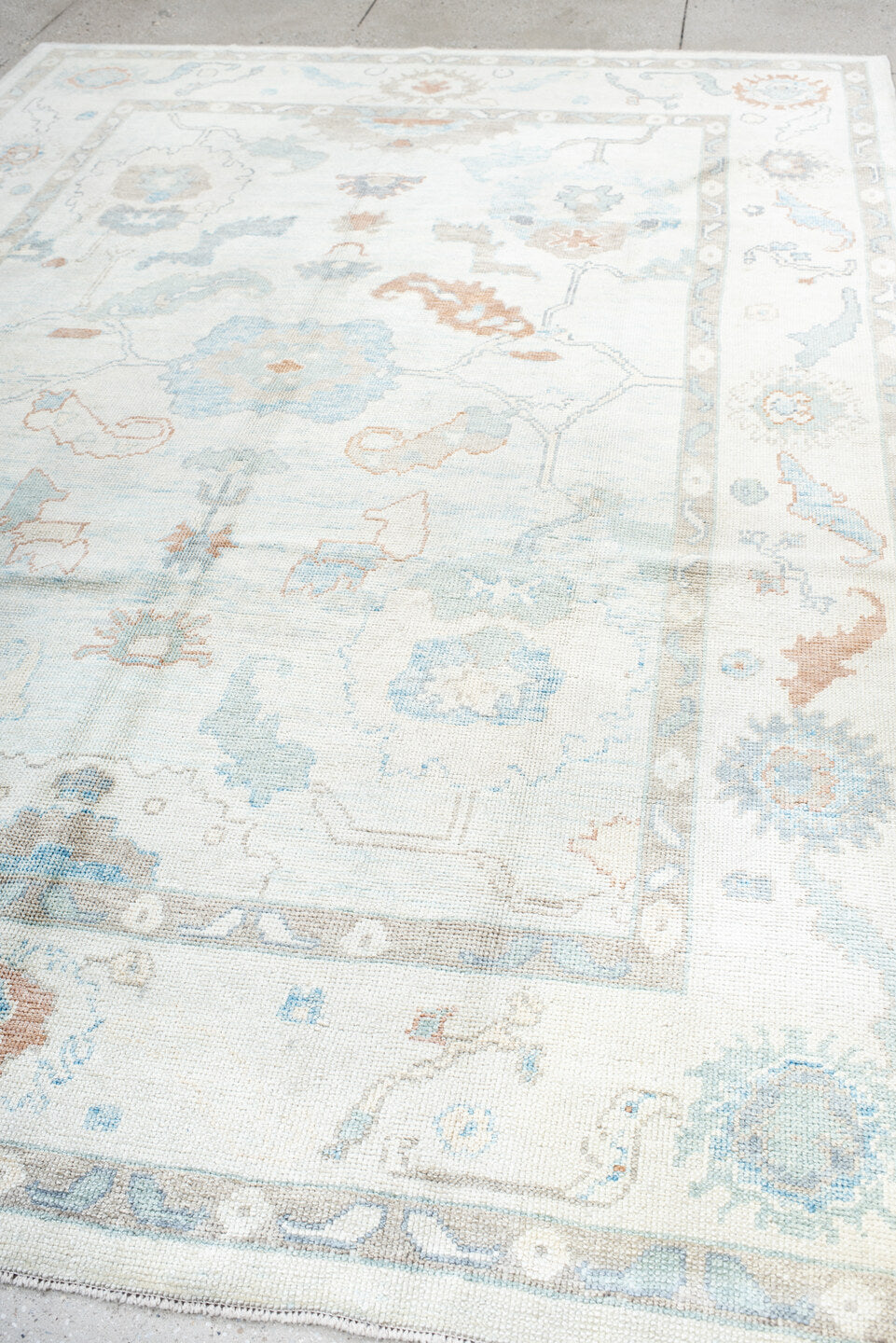 7' x 10' one-of-a-kind handmade vintage Oushak large size rug. Color palette: brown, dark gray, floral white, gainsboro