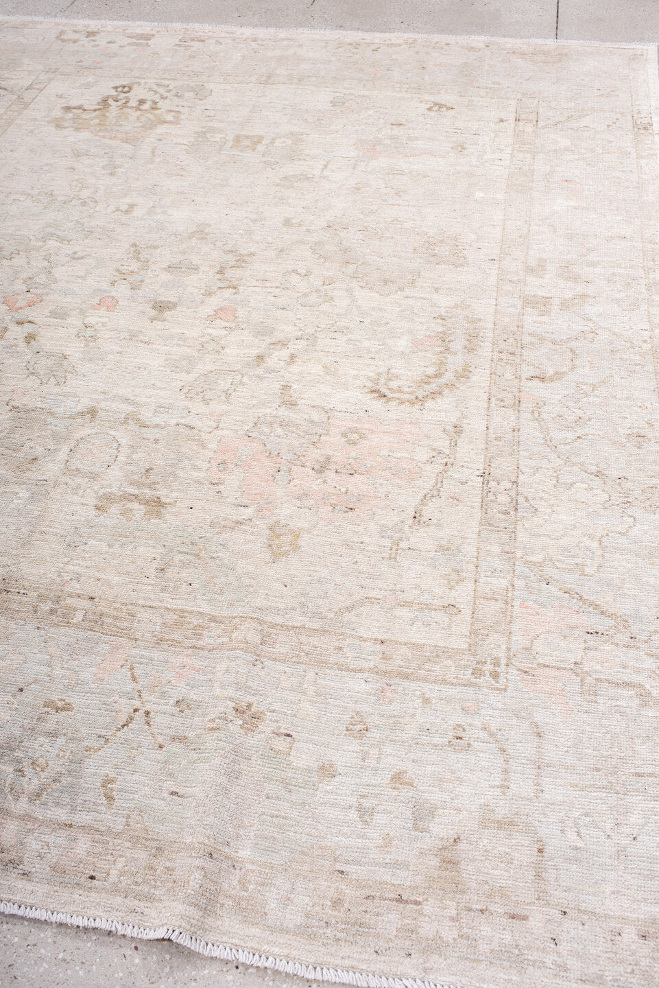8' x 10' one-of-a-kind handmade vintage Oushak large size rug. Color palette: ivory, cream, taupe, blush, beige, pale gold