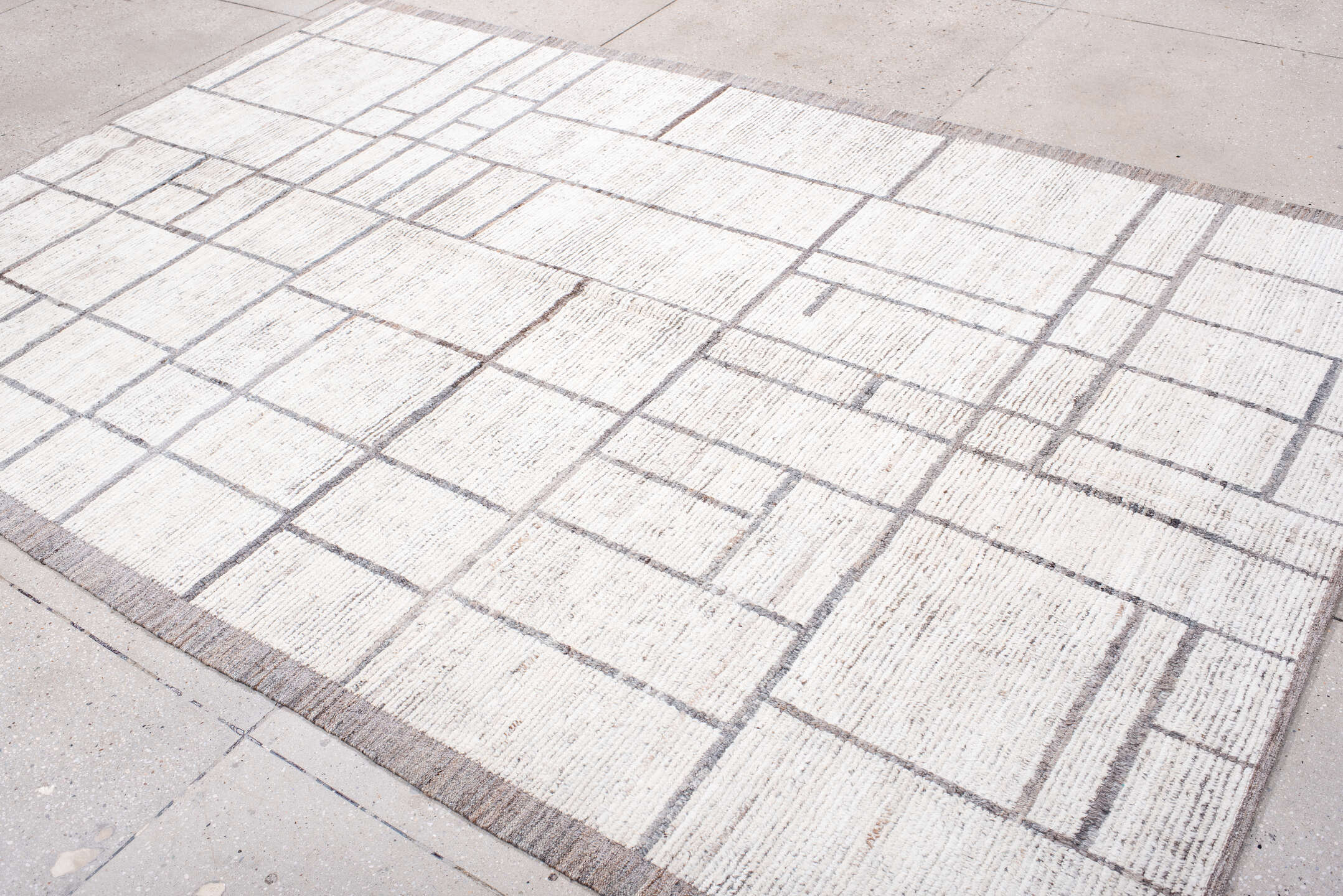 6' x 9' one-of-a-kind handmade vintage Tulu medium size rug. Color palette: dark gray, gainsboro, gray, light gray