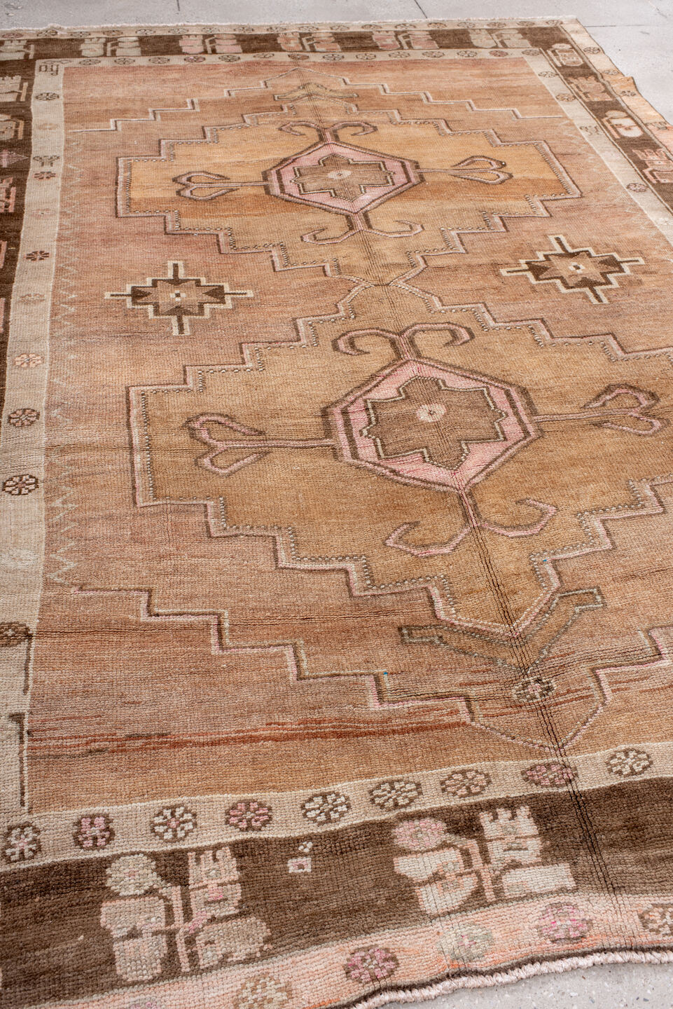 7' x 10' one-of-a-kind handmade vintage Kars large size rug. Color palette: brown, gray, light gray, off-white, orange, pink