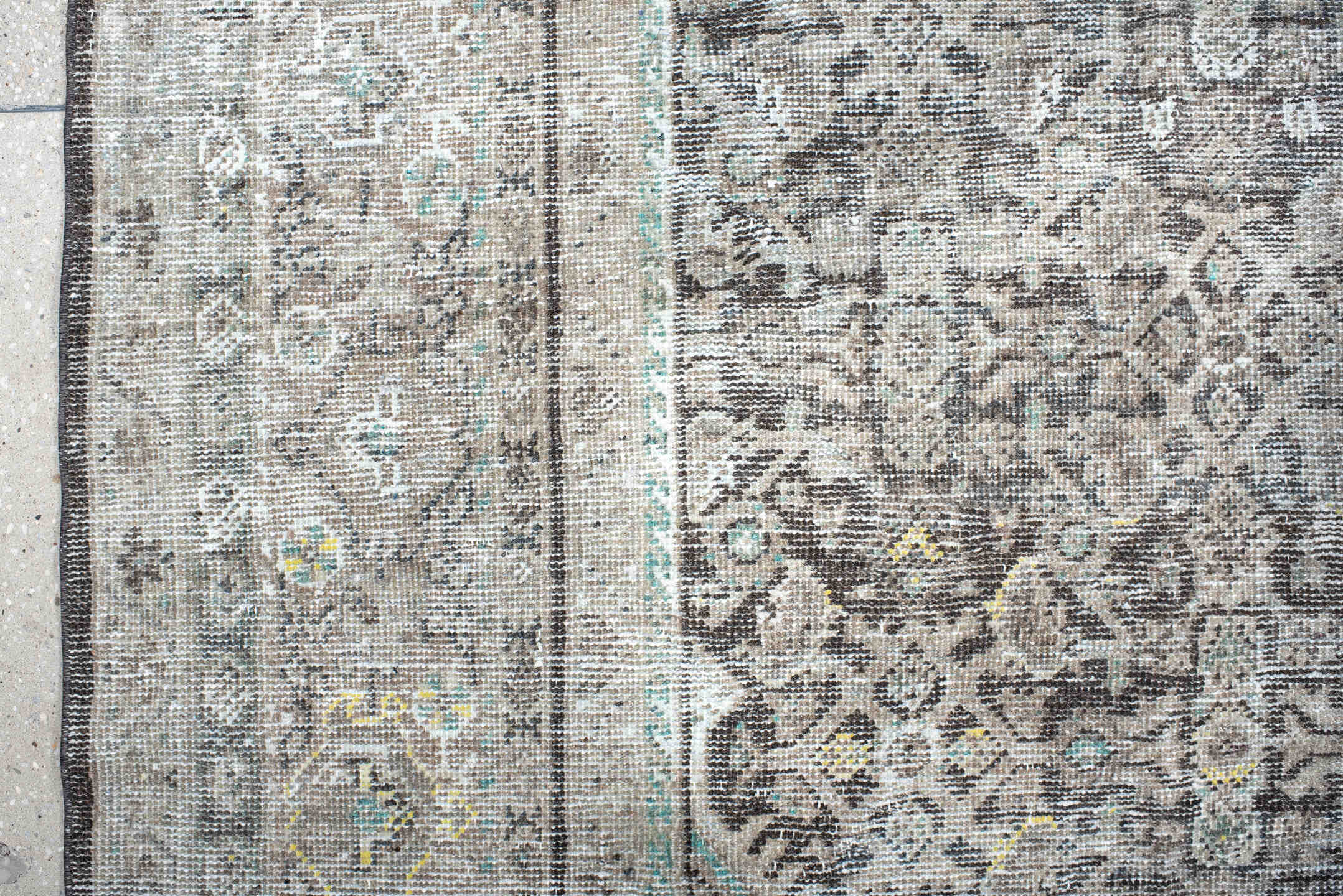 10' x 13' one-of-a-kind handmade vintage Mahal large size rug. Color palette: black, dark gray, dim gray, gainsboro, gray