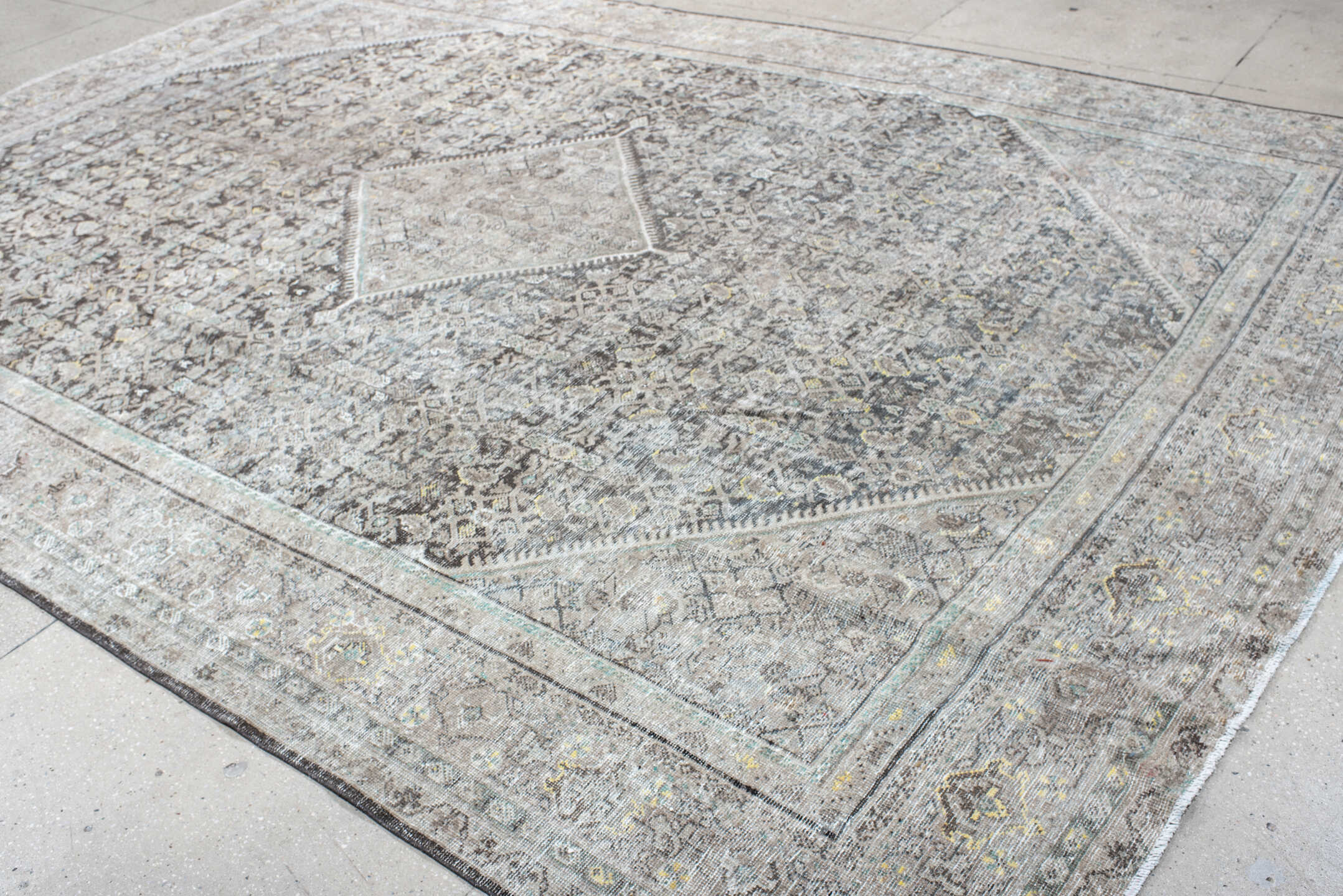 10' x 13' one-of-a-kind handmade vintage Mahal large size rug. Color palette: black, dark gray, dim gray, gainsboro, gray