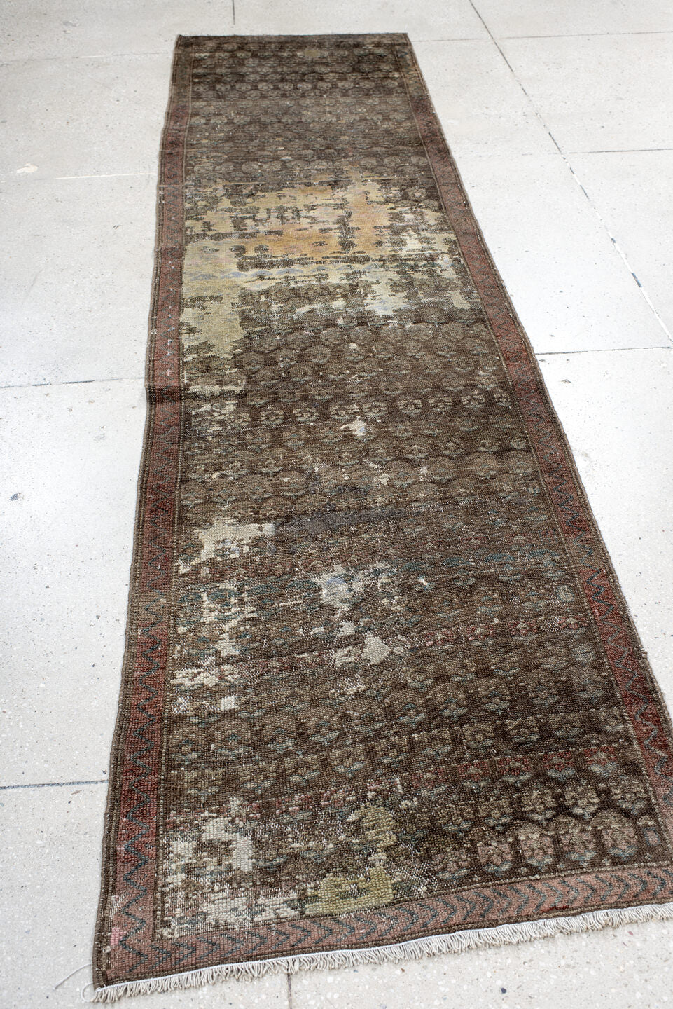 2' x 10' one-of-a-kind handmade vintage Hamadan runner rug. Color palette: brown, gainsboro, gray, light gray, off-white