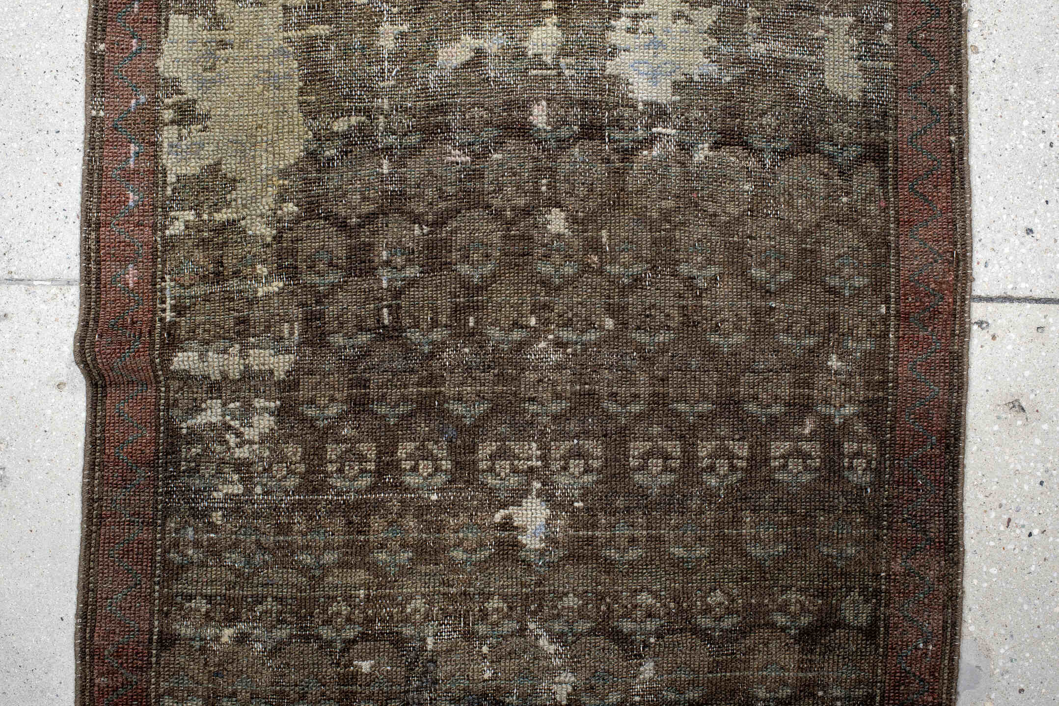 2' x 10' one-of-a-kind handmade vintage Hamadan runner rug. Color palette: brown, gainsboro, gray, light gray, off-white