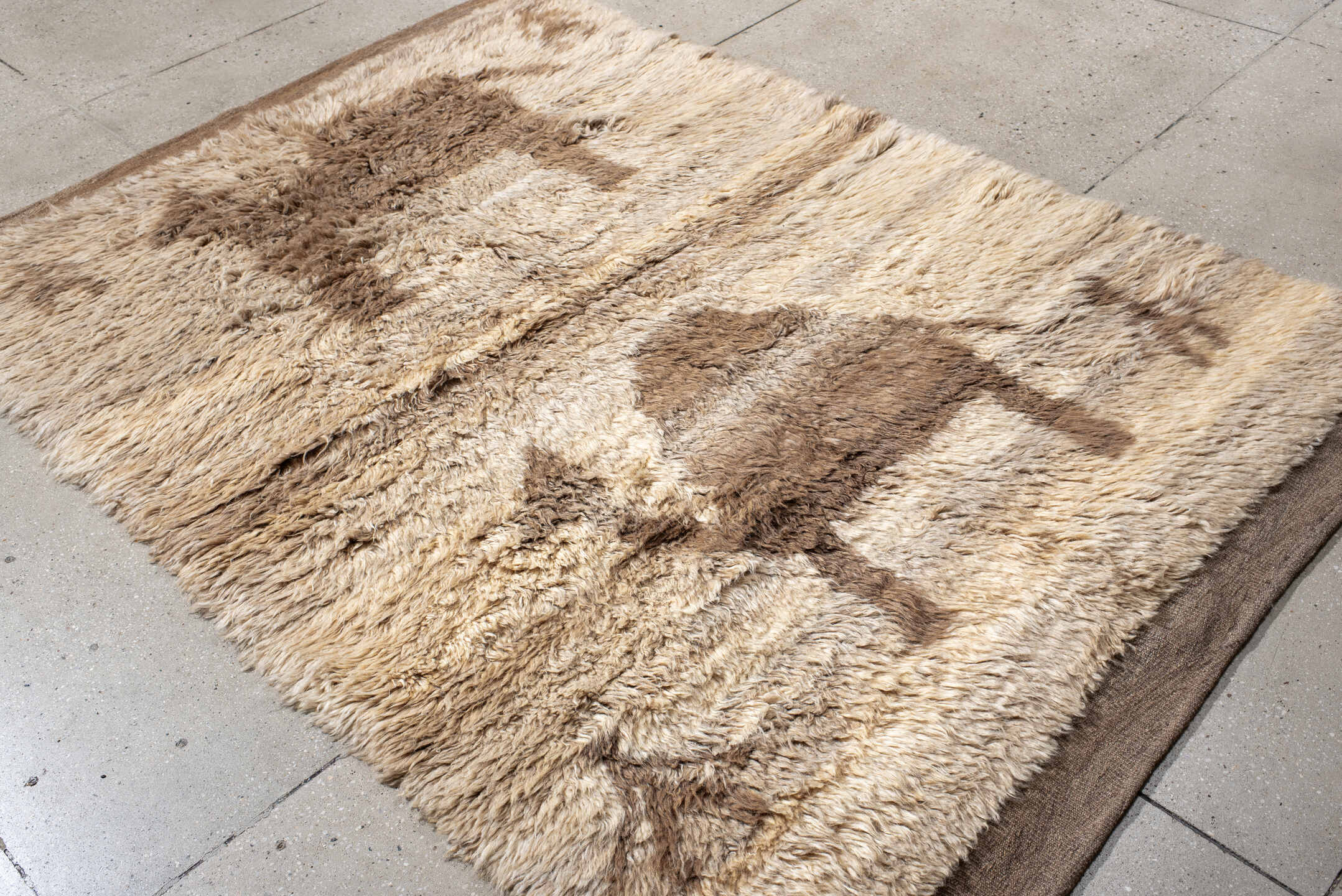 5' x 7' one-of-a-kind handmade vintage Moroccan rug. Color palette: antiquewhite, brown, gray, light gray, linen, off-white