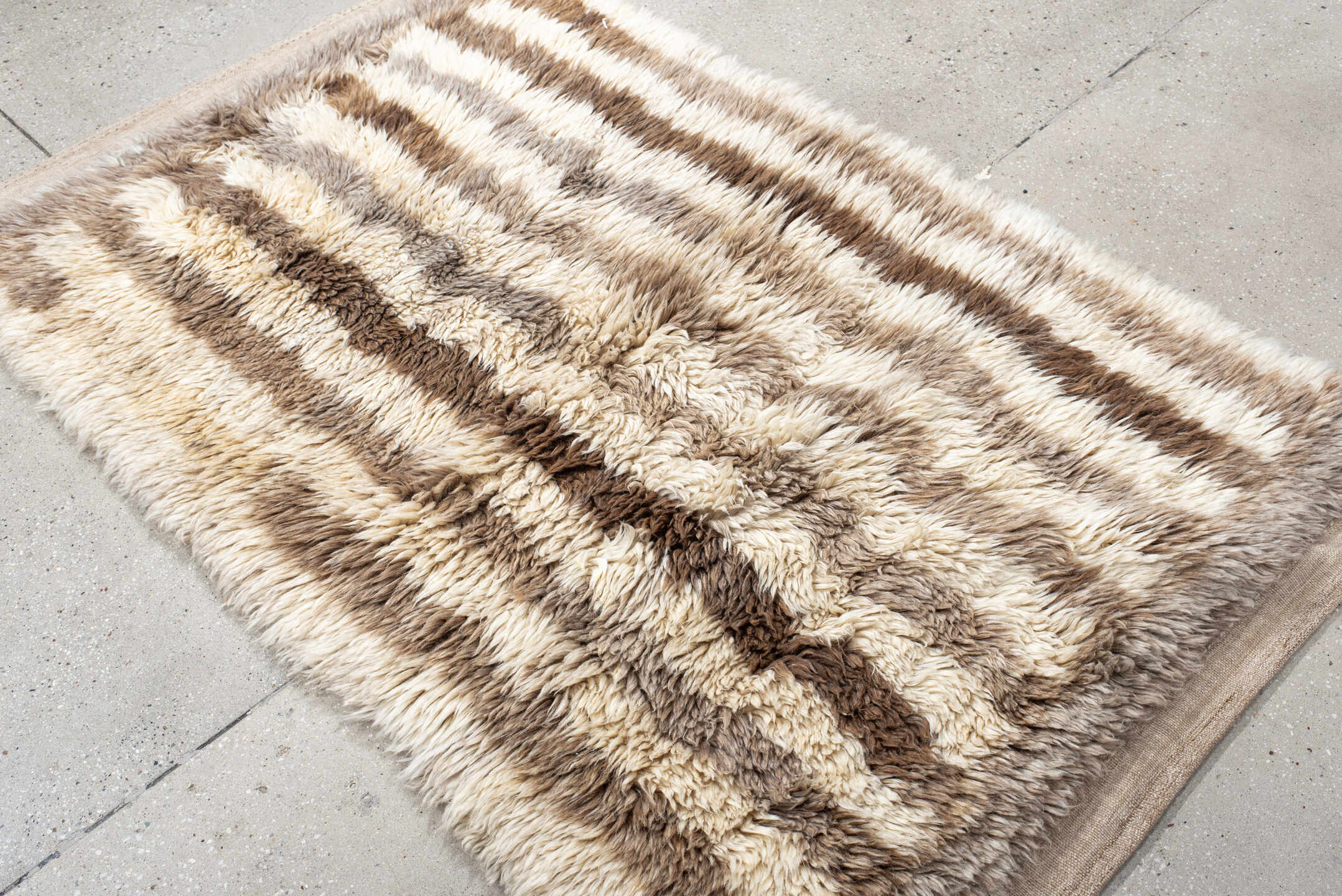 3' x 5' one-of-a-kind handmade vintage Moroccan small size rug. Color palette: antiquewhite, black, blanched almond, brown