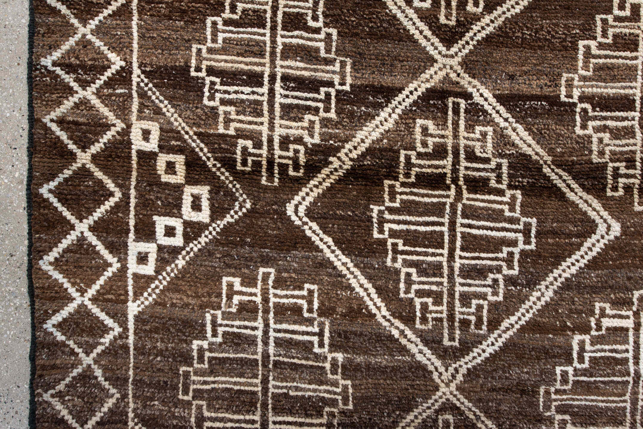 4' x 5' one-of-a-kind handmade vintage Moroccan small size rug. Color palette: antiquewhite, bisque, blanched almond, brown