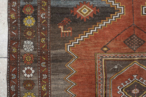 Vintage Veece Area Rug (5' x 8')