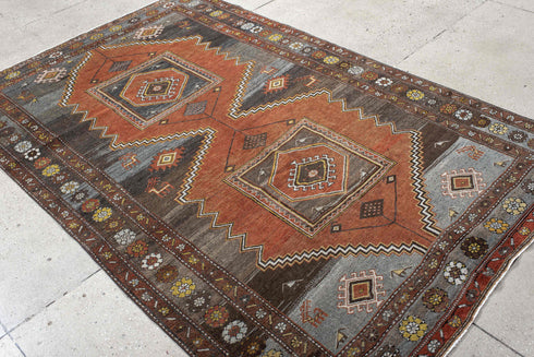 Vintage Veece Area Rug (5' x 8')