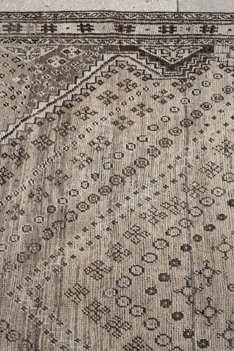 5' x 9' one-of-a-kind handmade antique Shiraz medium size rug. Color palette: ivory, taupe, charcoal, brown, camel, ebony