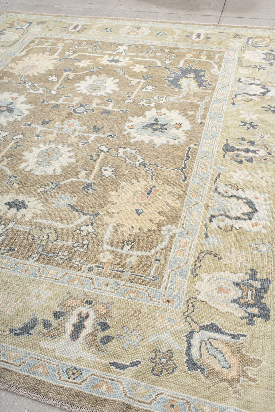 8' x 9' one-of-a-kind handmade vintage Oushak rug. Color palette: antiquewhite, dim gray, gray, light gray, linen, off-white