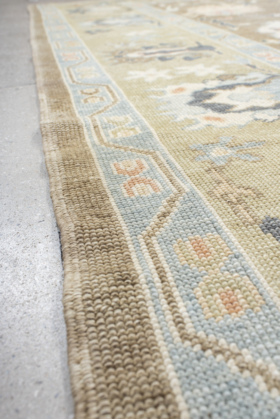 8' x 9' one-of-a-kind handmade vintage Oushak rug. Color palette: antiquewhite, dim gray, gray, light gray, linen, off-white