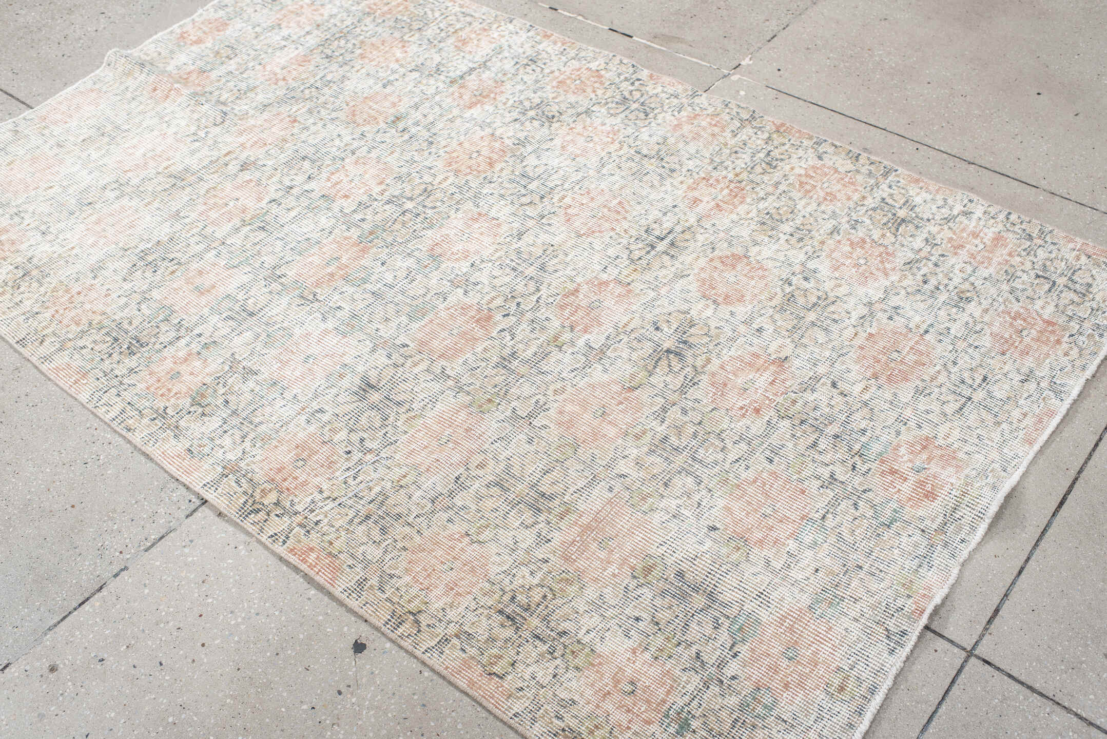 4' x 6' one-of-a-kind handmade vintage Sparta small size rug. Color palette: off-white, gray, pink, black, light gray