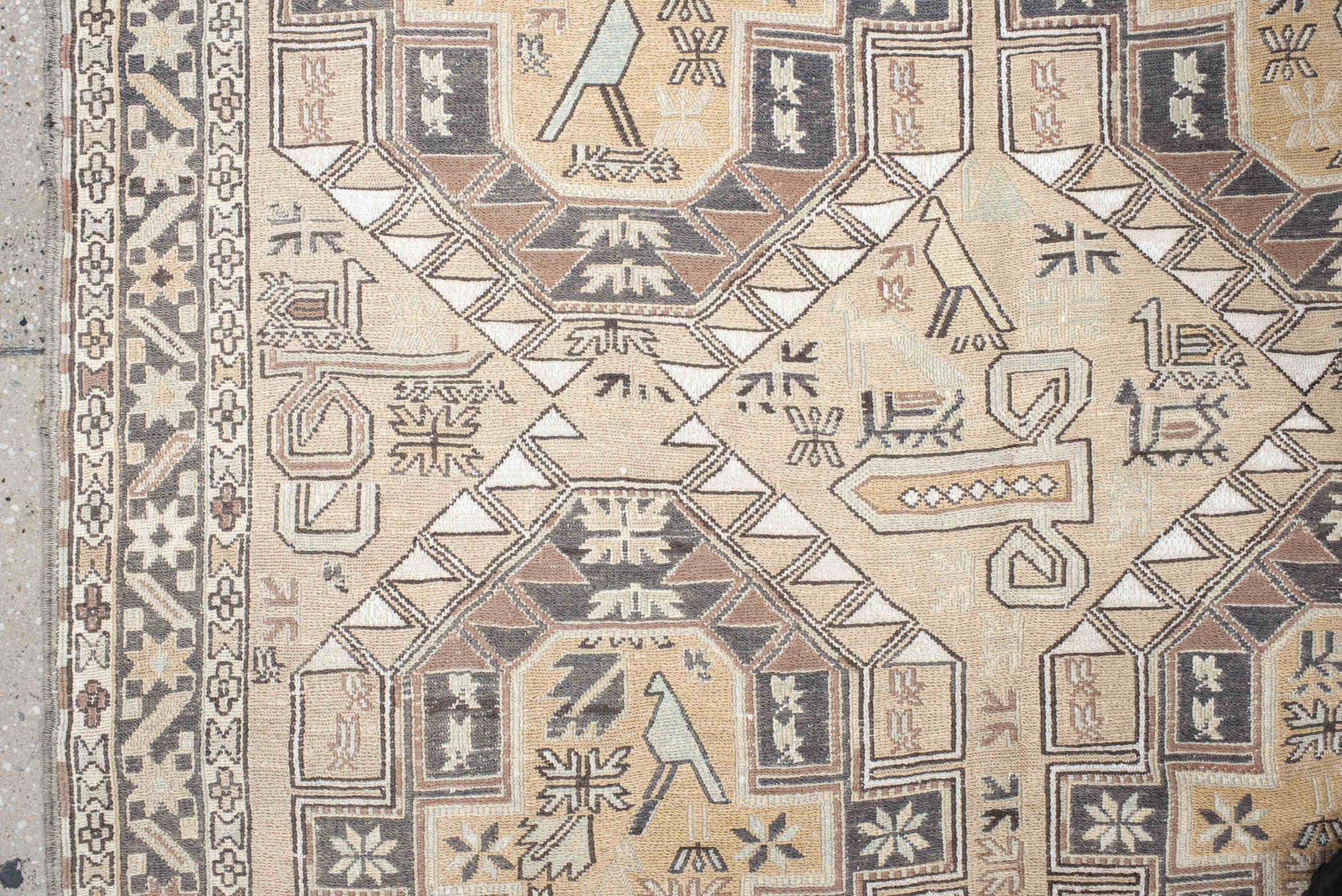 4' x 6' one-of-a-kind handmade vintage Sumak small size rug. Color palette: gray, light gray, off-white, pink, brown, blue