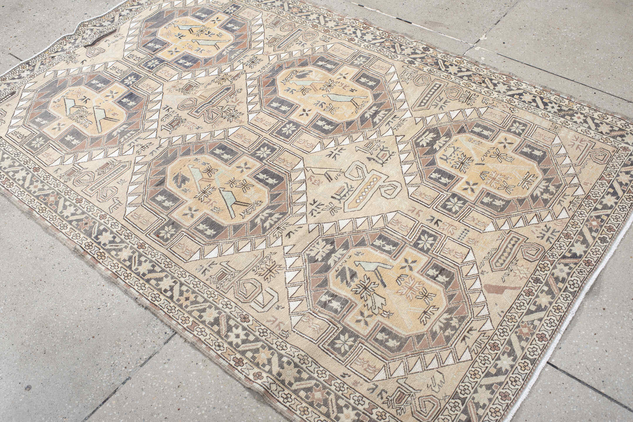 4' x 6' one-of-a-kind handmade vintage Sumak small size rug. Color palette: gray, light gray, off-white, pink, brown, blue