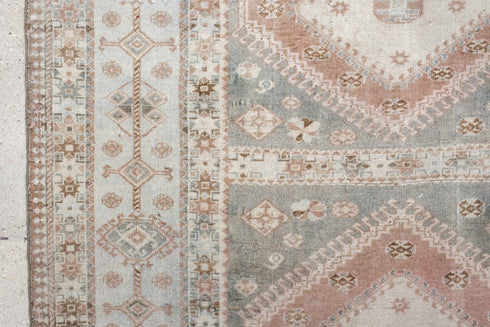 Antique Shiraz Area Rug (6' x 9')