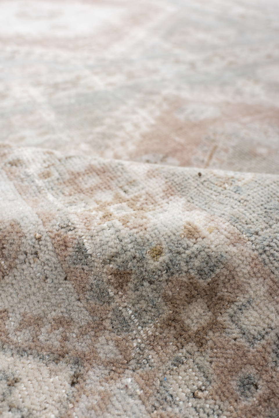 6' x 9' one-of-a-kind handmade antique Shiraz medium size rug. Color palette: ivory, blue_gray, blush, taupe, camel, rust