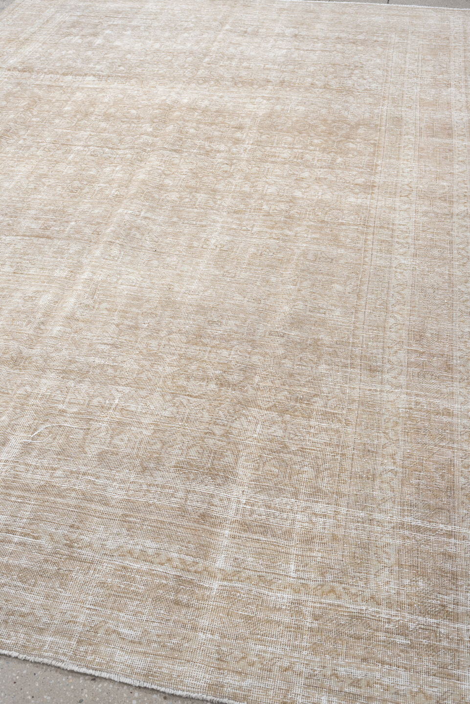 7' x 10' one-of-a-kind handmade antique Mahal large size rug. Color palette: ivory, beige, taupe, sand, cream, gray