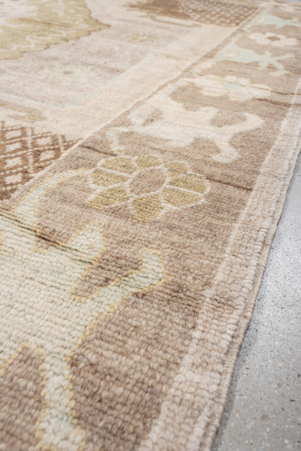 8' x 10' one-of-a-kind handmade vintage Oushak large size rug. Color palette: beige, ivory, taupe, sage, camel, brown