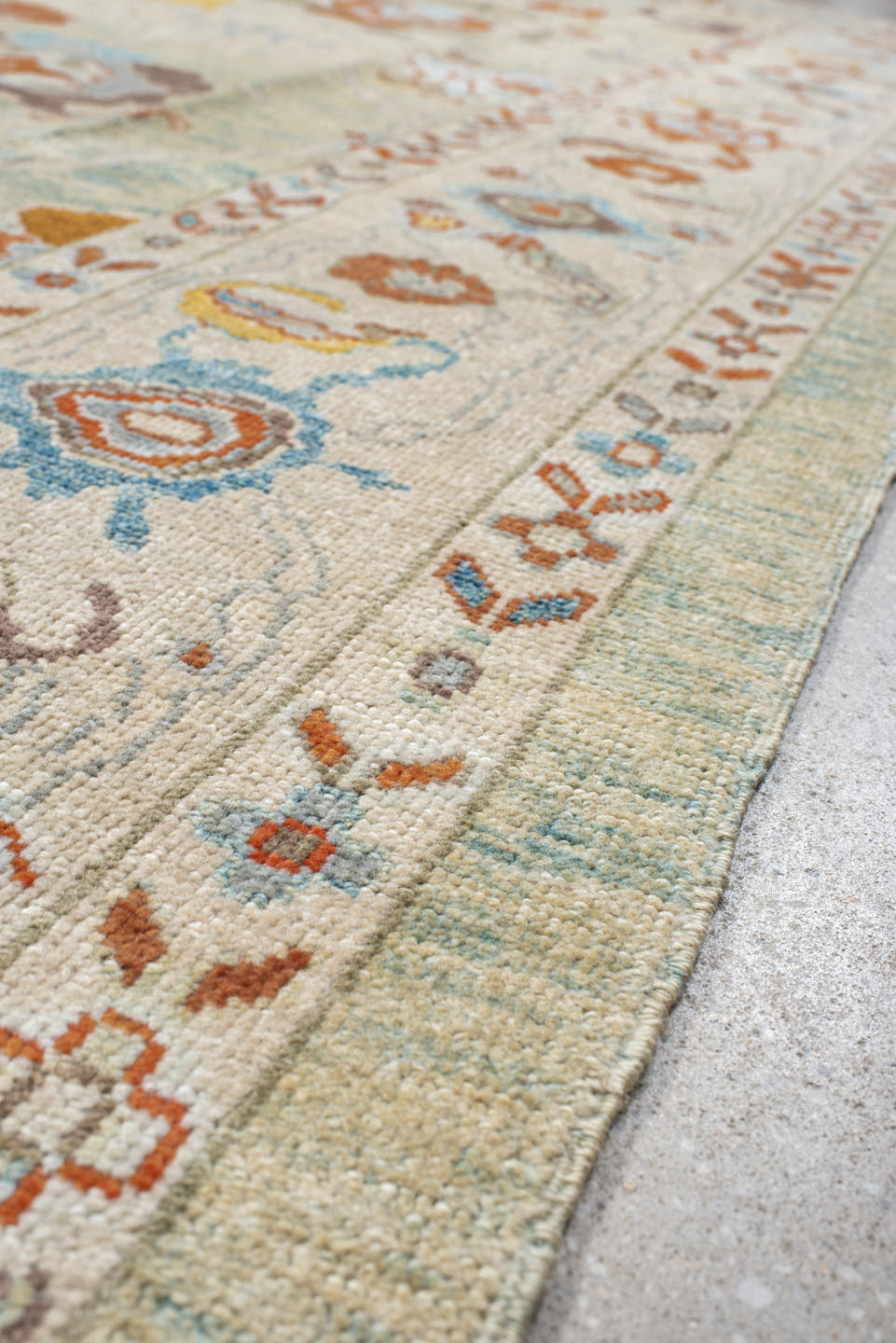 8' x 10' one-of-a-kind handmade vintage Sultanabad large size rug. Color palette: aqua, ivory, rust, sky blue, taupe, gold