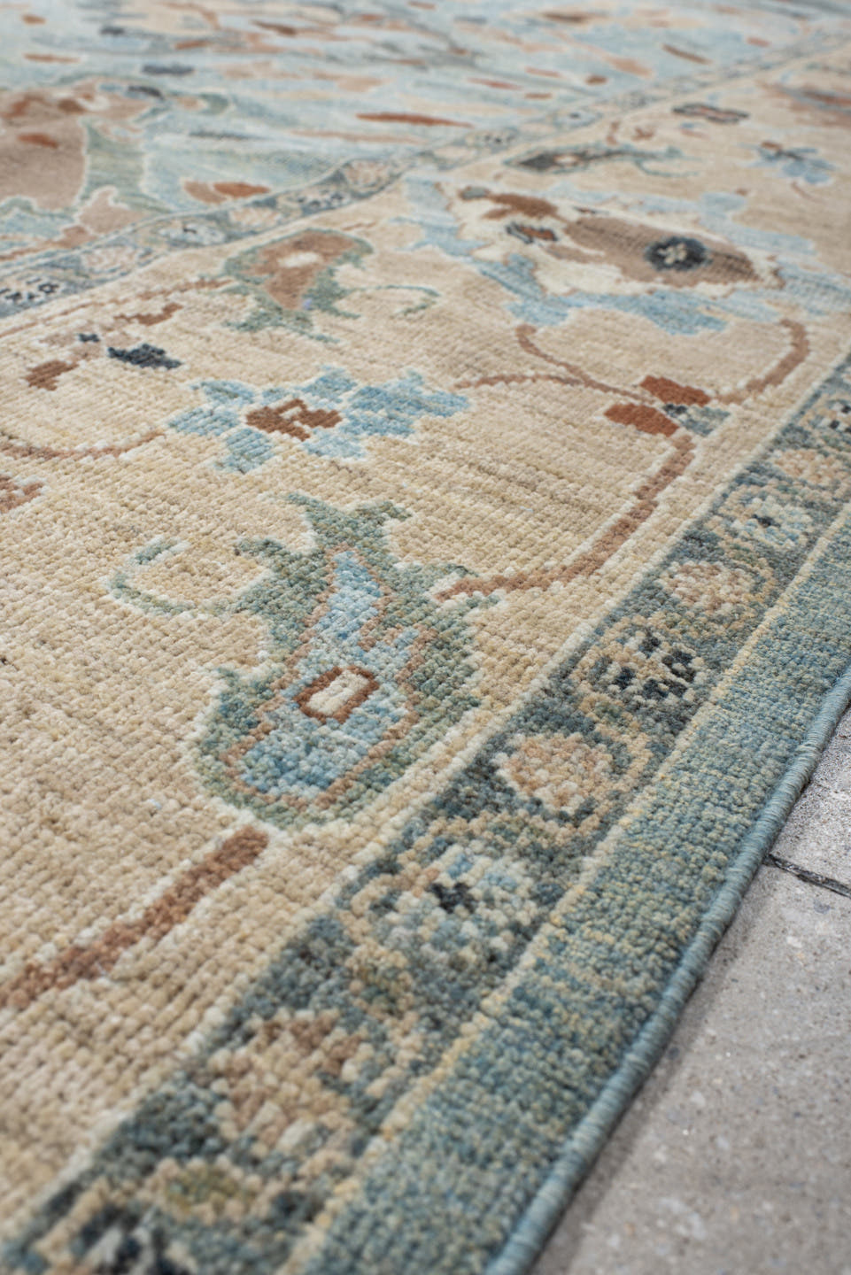9' x 12' one-of-a-kind handmade vintage Sultanabad large size rug. Color palette: sky blue, ivory, taupe, terra cotta, slate