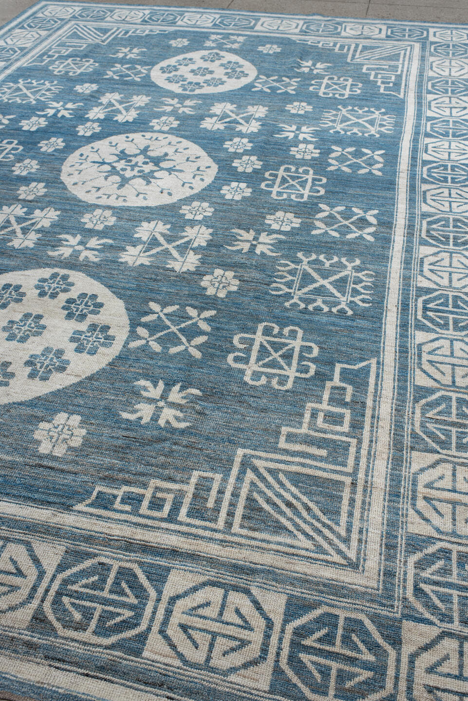 9' x 14' one-of-a-kind handmade vintage Oushak large size rug. Color palette: blue, ivory, slate, cream, gray