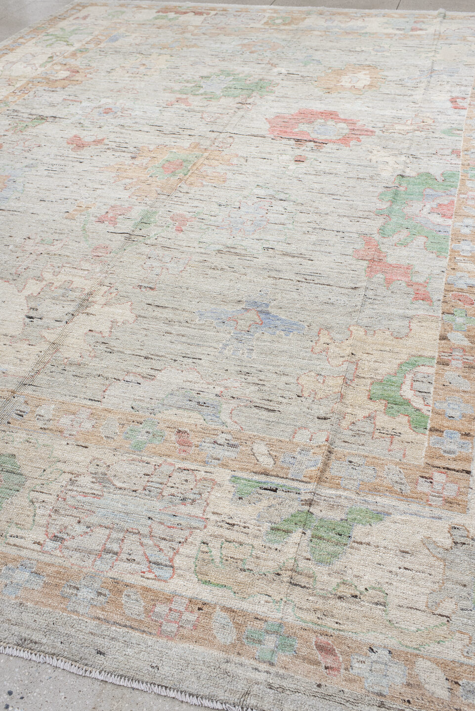 12' x 15' one-of-a-kind handmade vintage Oushak oversize rug. Color palette: brown, gainsboro, gray, light gray, off-white