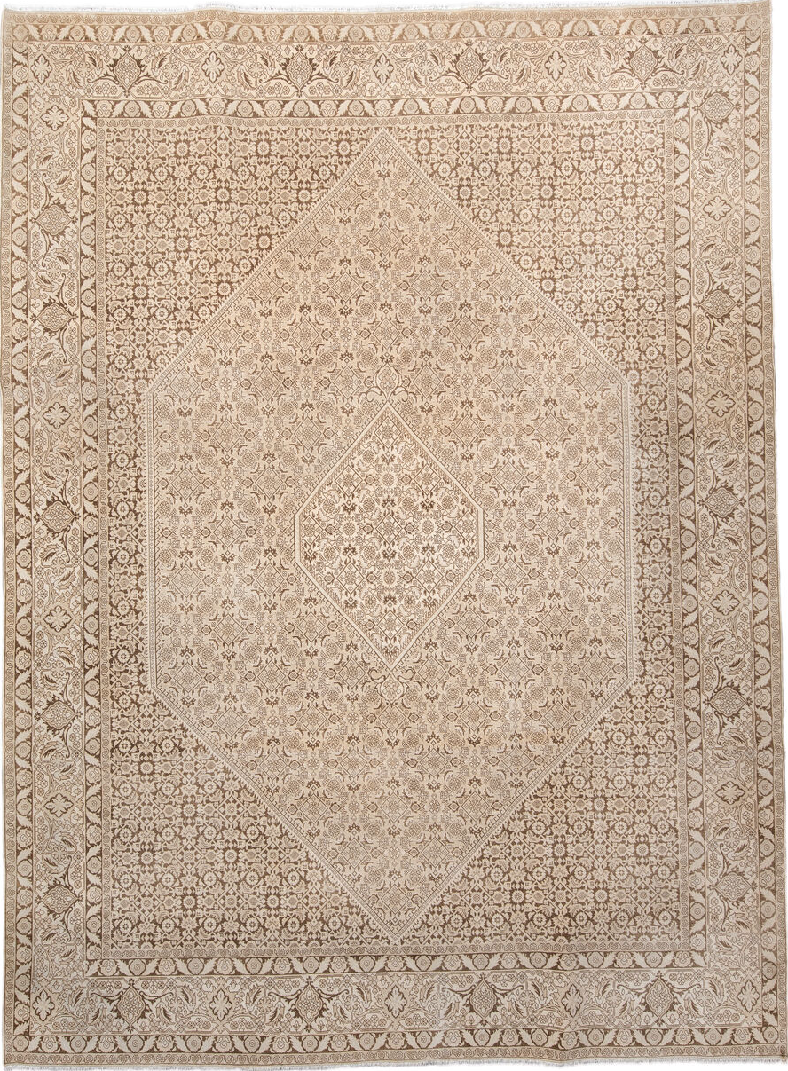 8' x 10' one-of-a-kind handmade vintage Bidjar large size rug. Color palette: antiquewhite, beige, blanched almond, brown