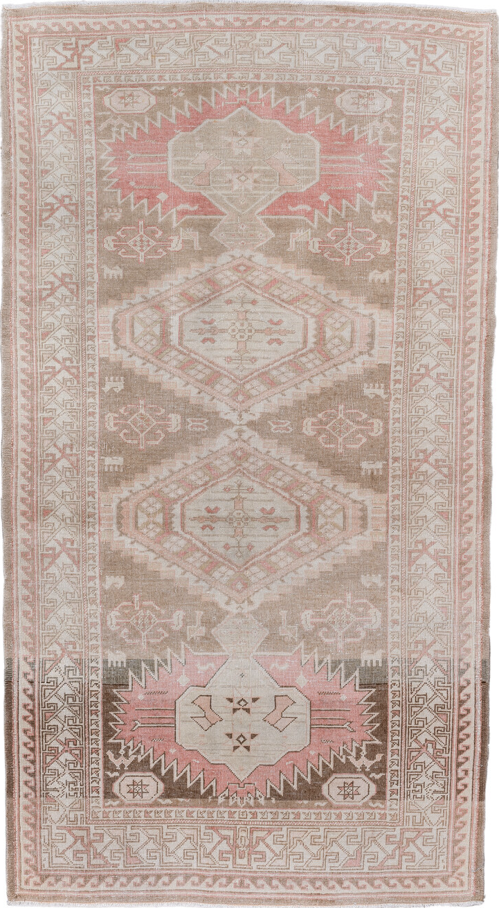 4' x 7' one-of-a-kind handmade vintage Sarab rug. Color palette: antiquewhite, brown, gainsboro, gray, light gray, off-white