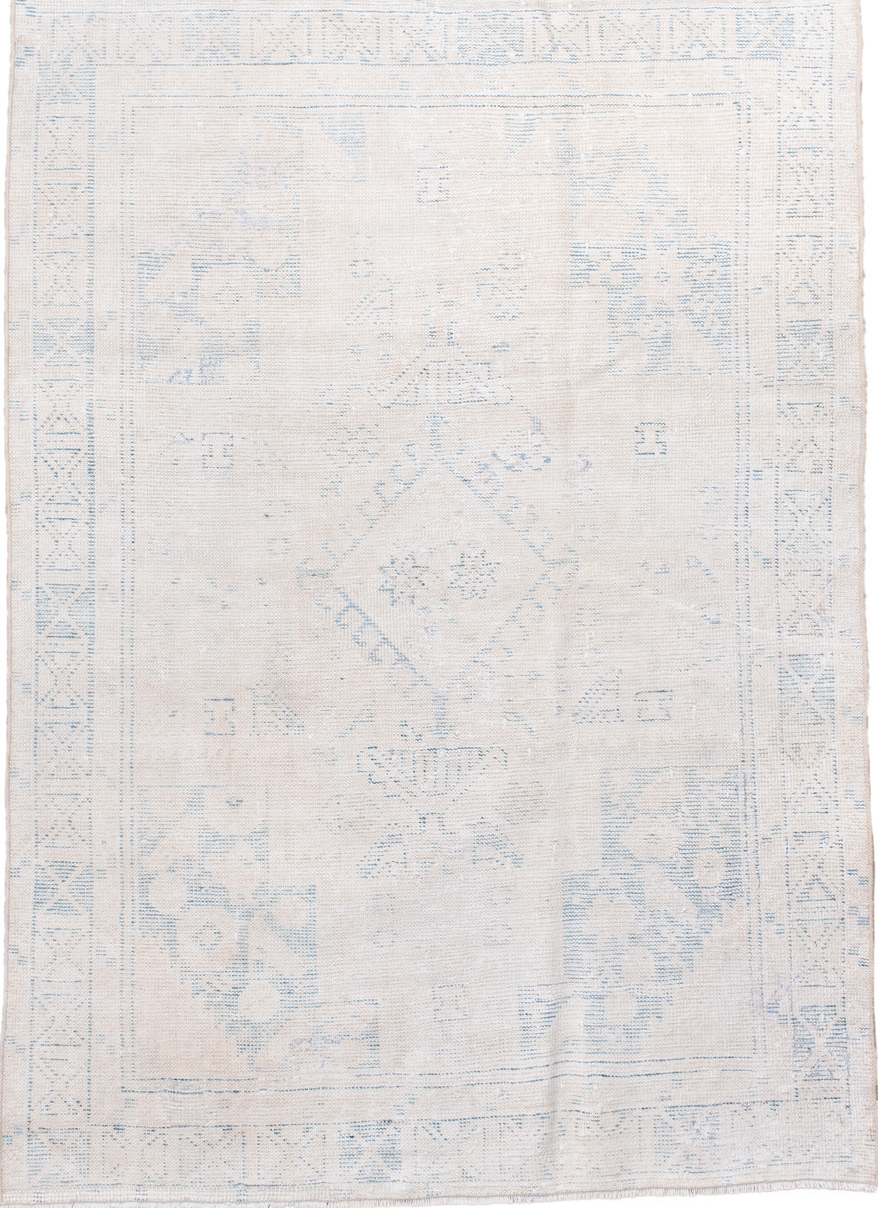 4' x 6' one-of-a-kind handmade vintage Veece small size rug. Color palette: dark gray, gainsboro, ghost white, gray