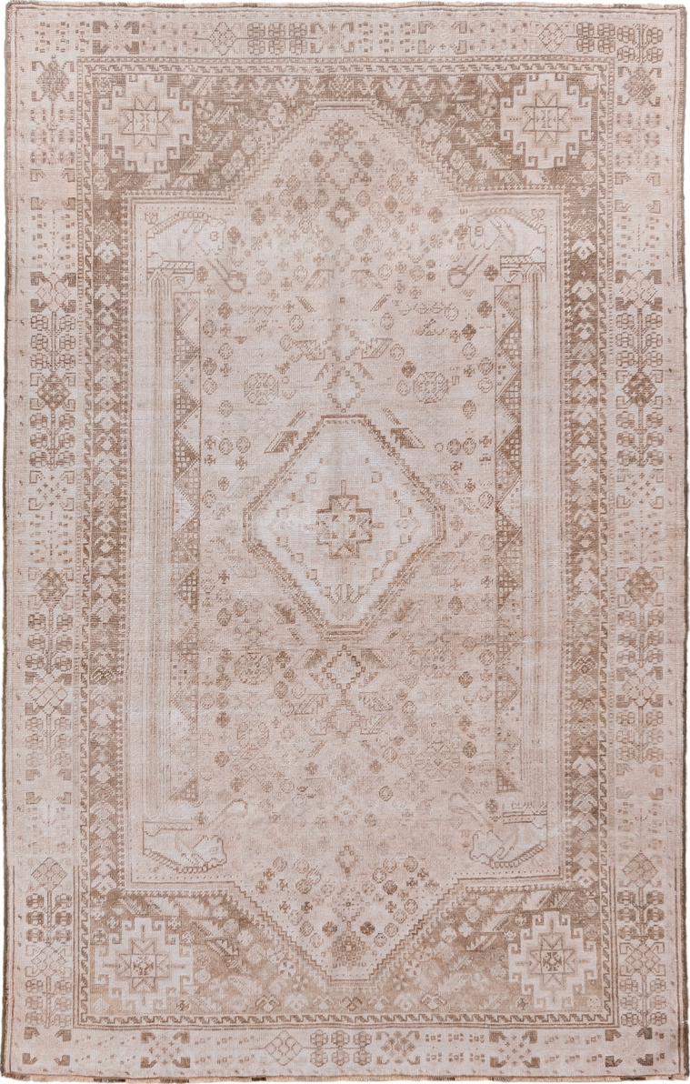 5' x 8' one-of-a-kind handmade vintage Shiraz medium size rug. Color palette: gainsboro, gray, light gray, off-white, pink