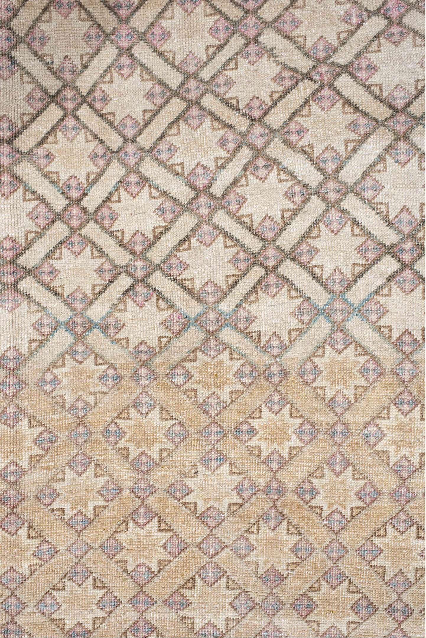 3' x 5' one-of-a-kind handmade vintage Sarab small size rug. Color palette: gray, brown, off-white, pink, light gray, orange