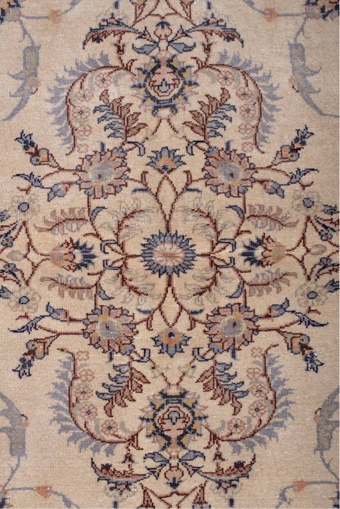 Antique Sivas Area Rug (4' x 5')