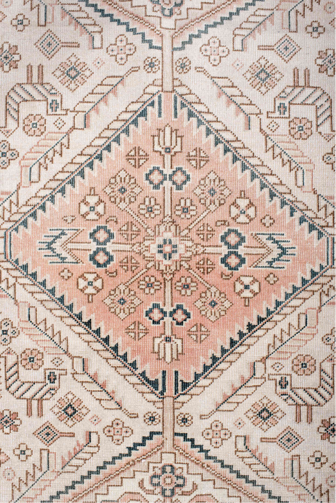 Antique Sivas Area Rug (5' x 8')