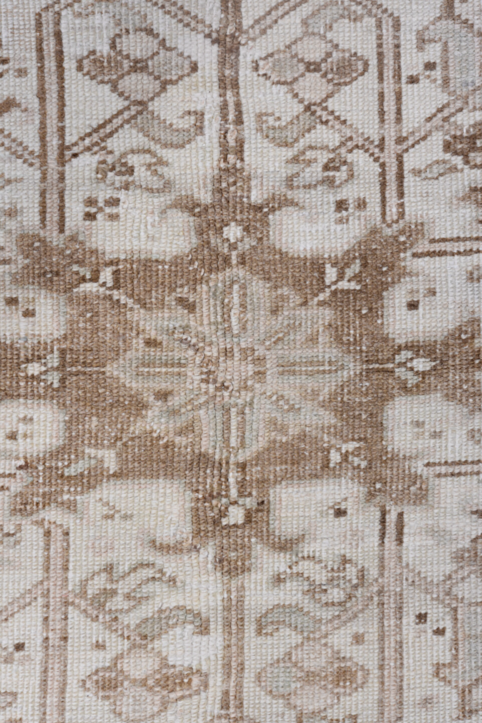 10' x 13' one-of-a-kind handmade vintage Heriz large size rug. Color palette: brown, gainsboro, gray, light gray, off-white
