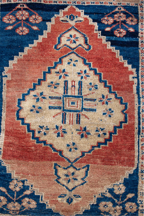 Antique Anatol Area Rug (1' x 2')