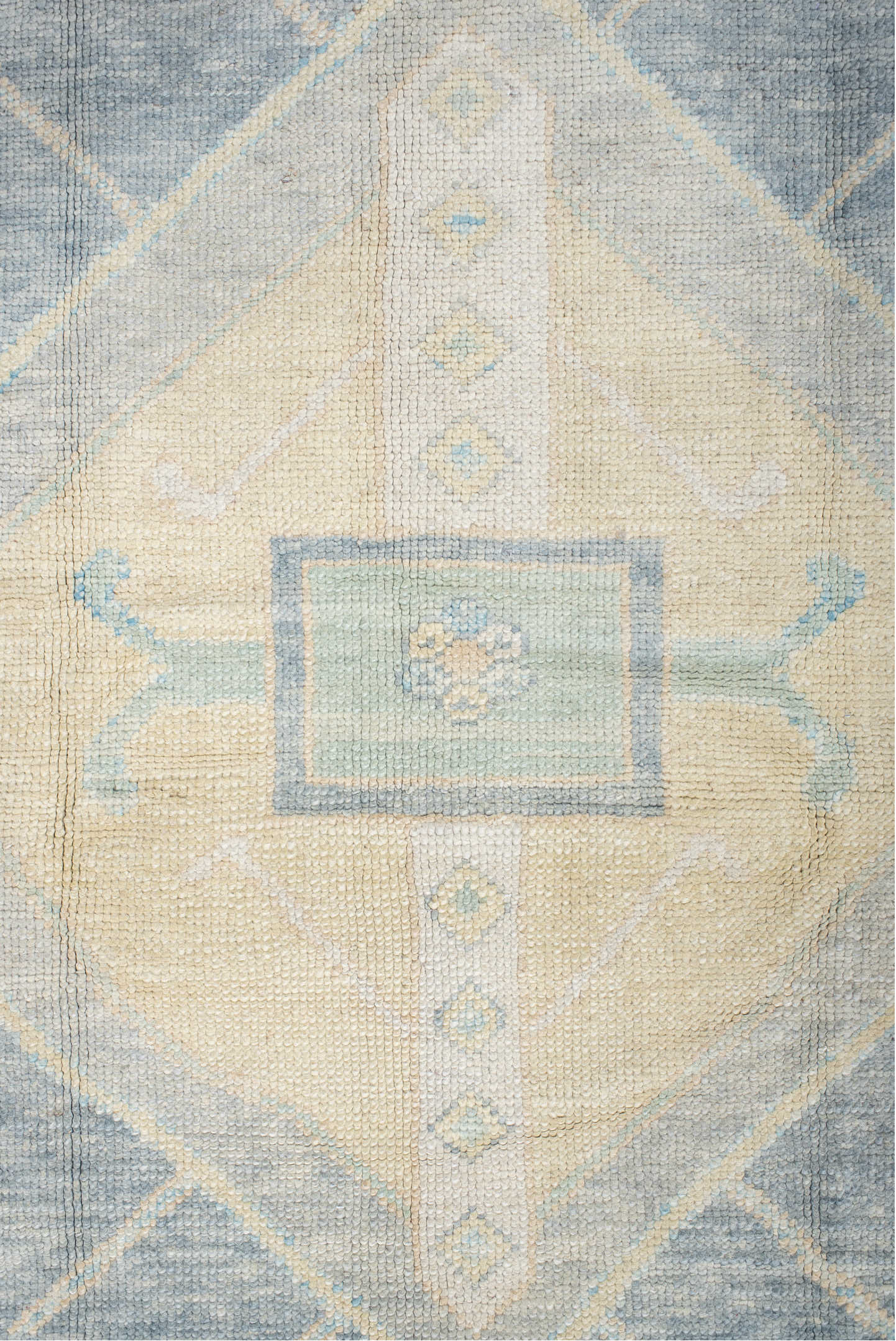 8' x 10' one-of-a-kind handmade vintage Oushak large size rug. Color palette: gray, light gray, off-white, gainsboro