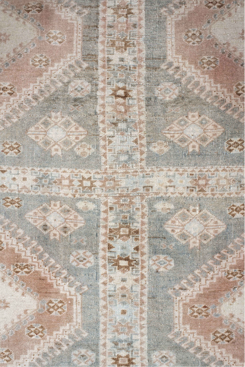 Antique Shiraz Area Rug (6' x 9')