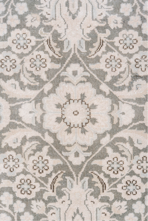 Antique Sivas Area Rug (6' x 9')