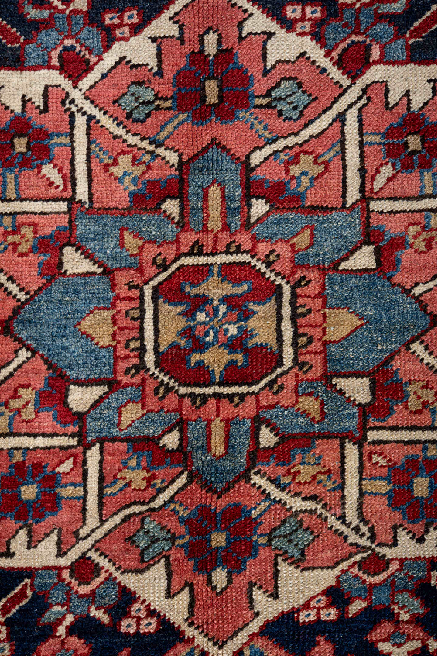 10' x 11' one-of-a-kind handmade vintage Heriz large size rug. Color palette: antiquewhite, bisque, black, blanched almond