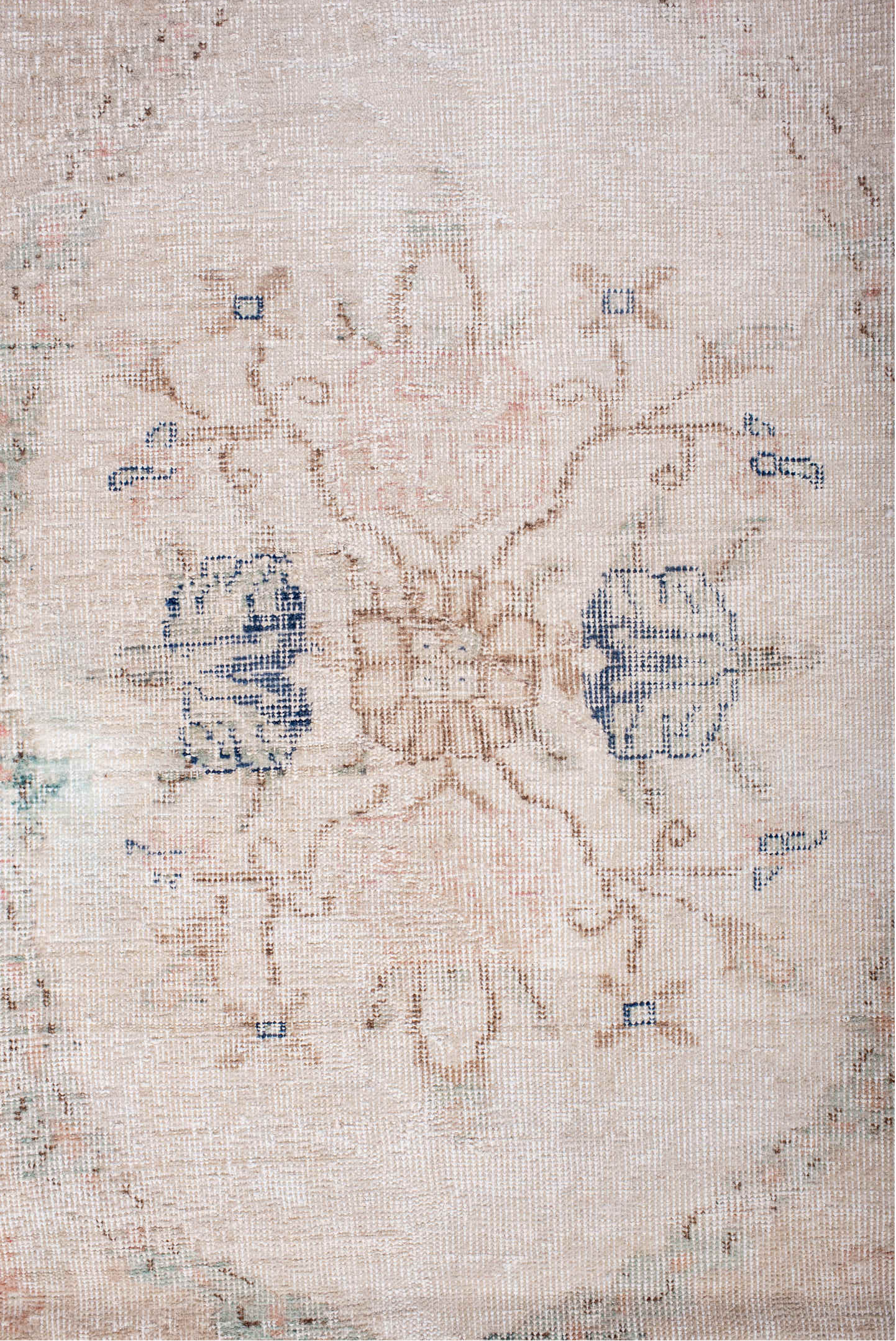 7' x 9' one-of-a-kind handmade vintage Sparta rug. Color palette: gainsboro, gray, lavender blush, light gray, linen