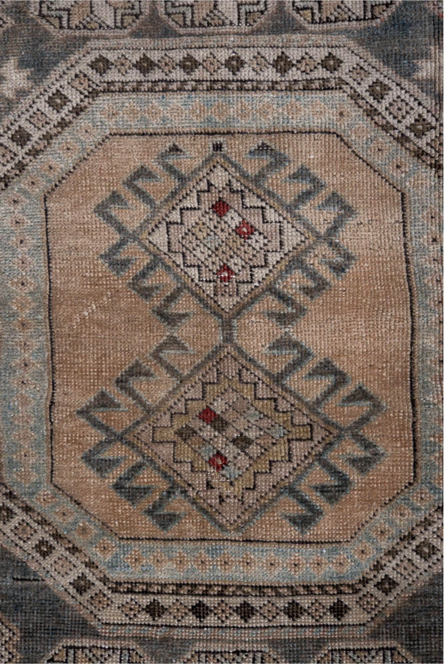 4' x 6' one-of-a-kind handmade vintage Shiraz small size rug. Color palette: black, brown, charcoal, dim gray, gray, pink