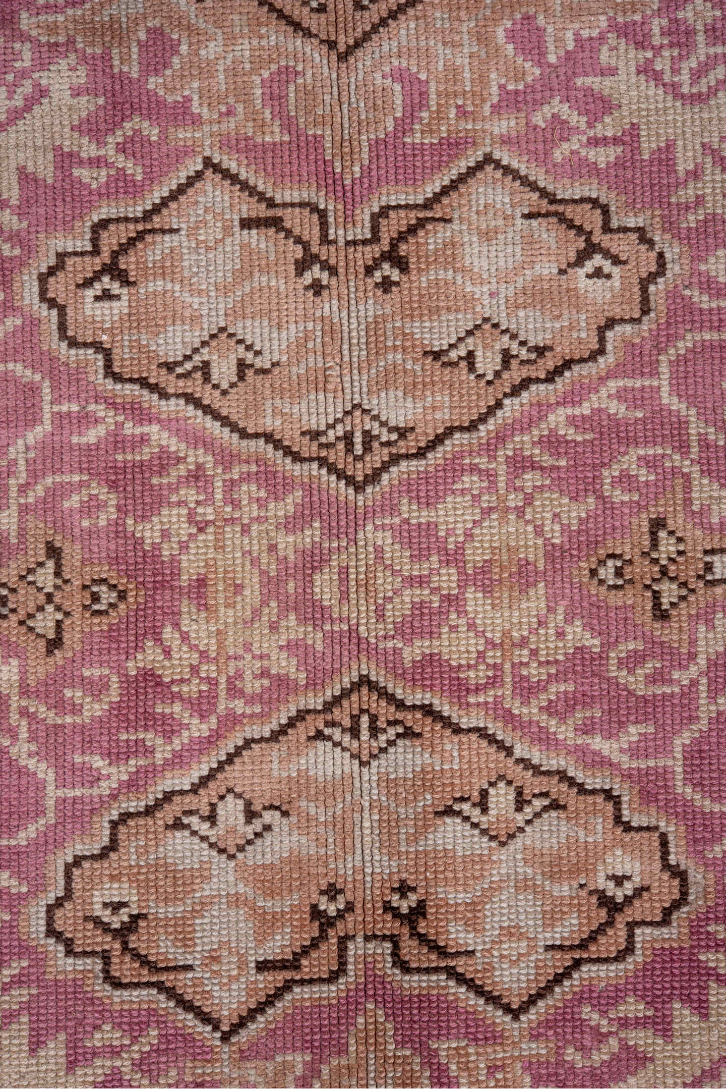 6' x 9' one-of-a-kind handmade vintage Sivas medium size rug. Color palette: brown, gray, light gray, off-white, pink, red