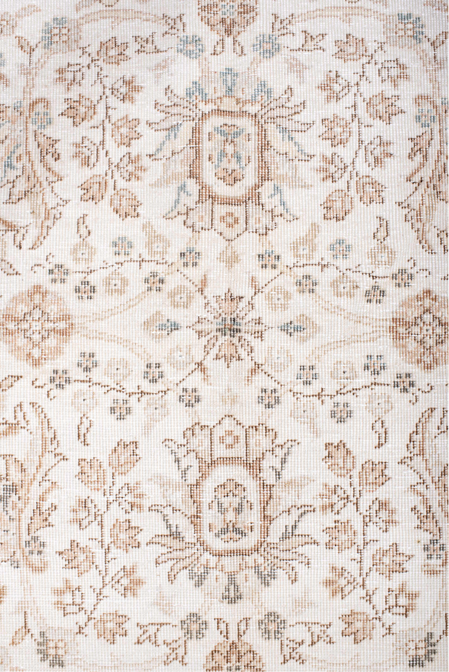 5' x 7' one-of-a-kind handmade vintage Sparta rug. Color palette: dark gray, gainsboro, gray, light gray, linen, off-white