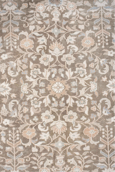 Antique Sivas Area Rug (6' x 7')