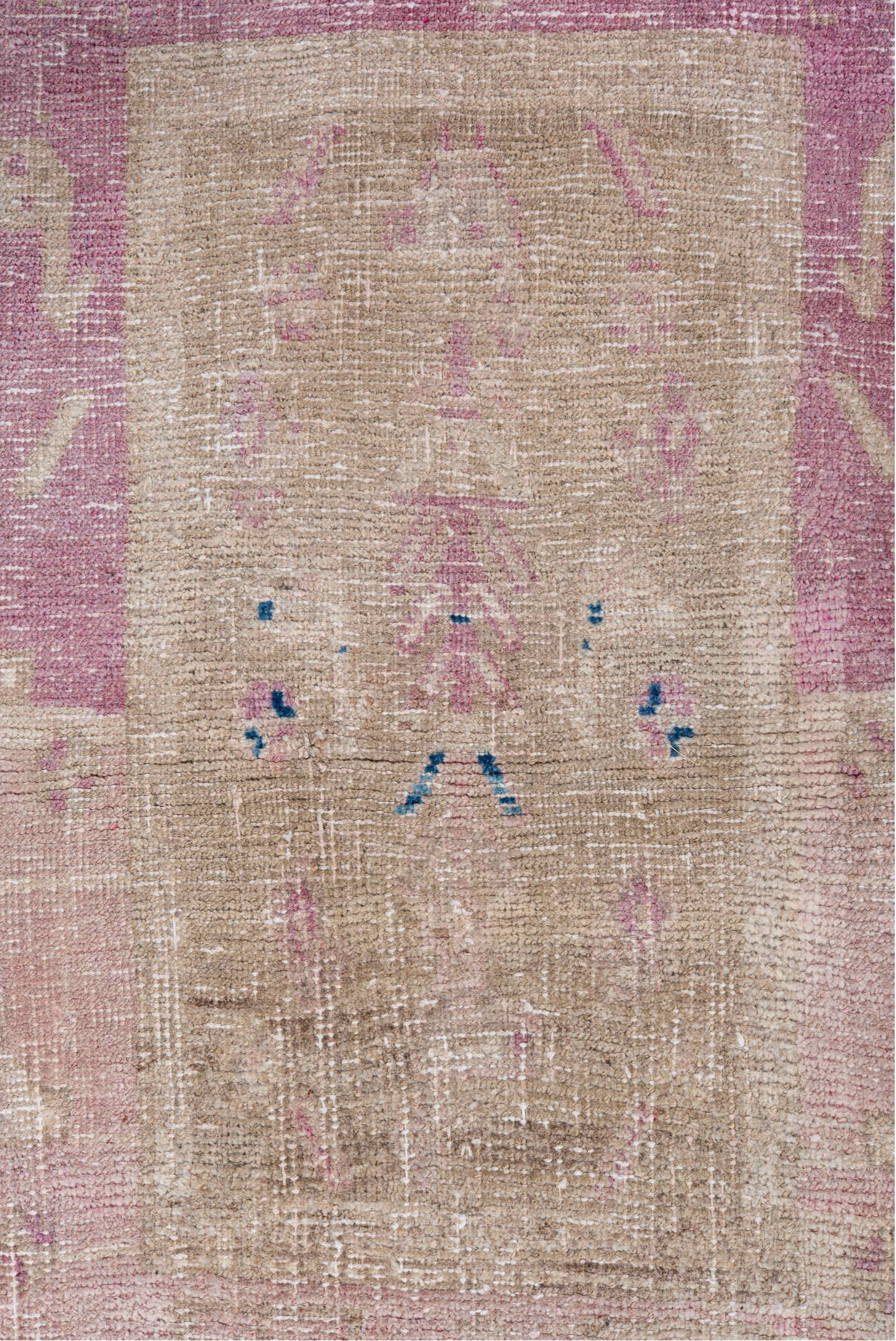 4' x 9' one-of-a-kind handmade vintage Bidjar runner rug. Color palette: gainsboro, gray, light gray, linen, off-white, pink