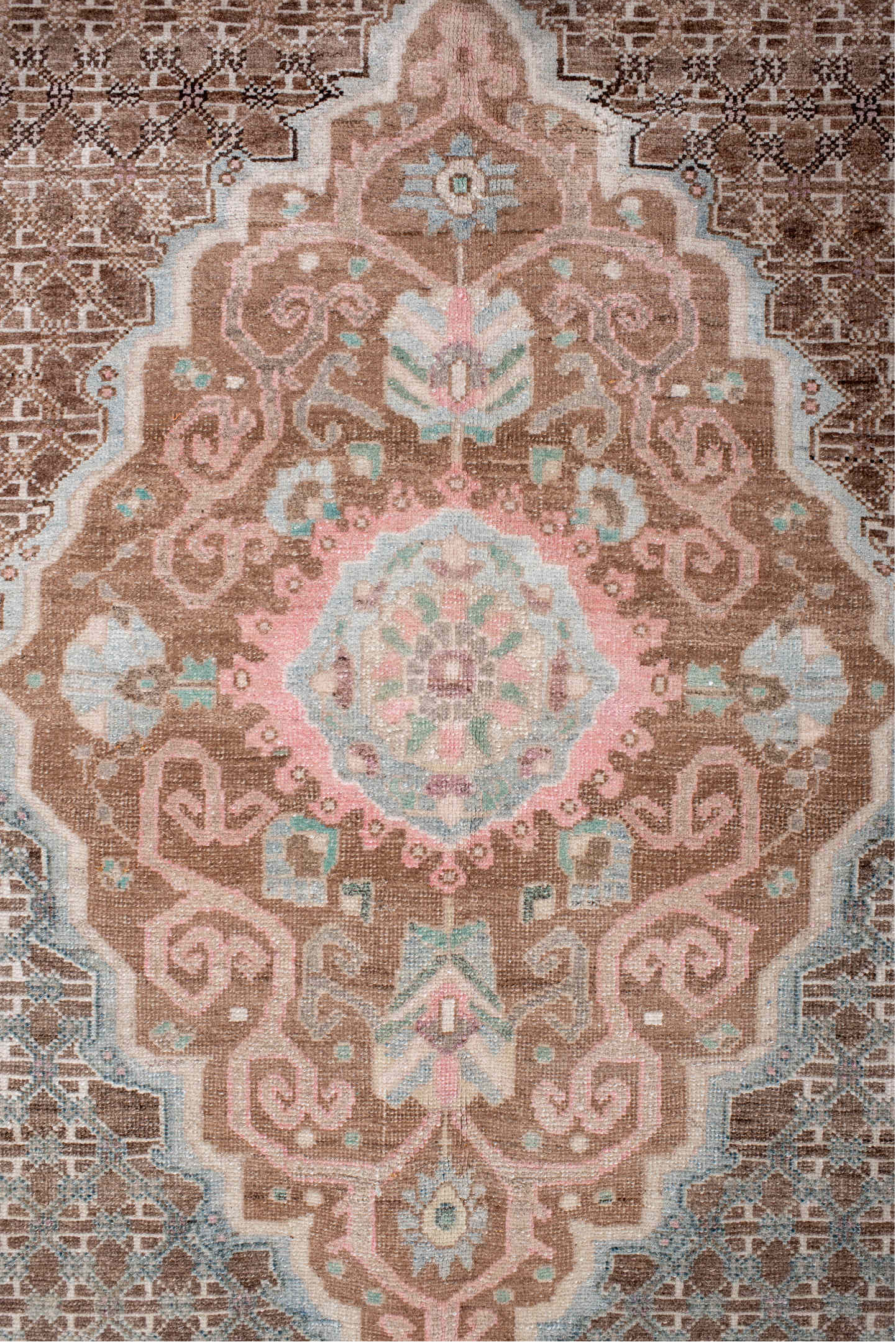 5' x 8' one-of-a-kind handmade vintage Sarouk medium size rug. Color palette: brown, dark gray, gray, light gray, off-white