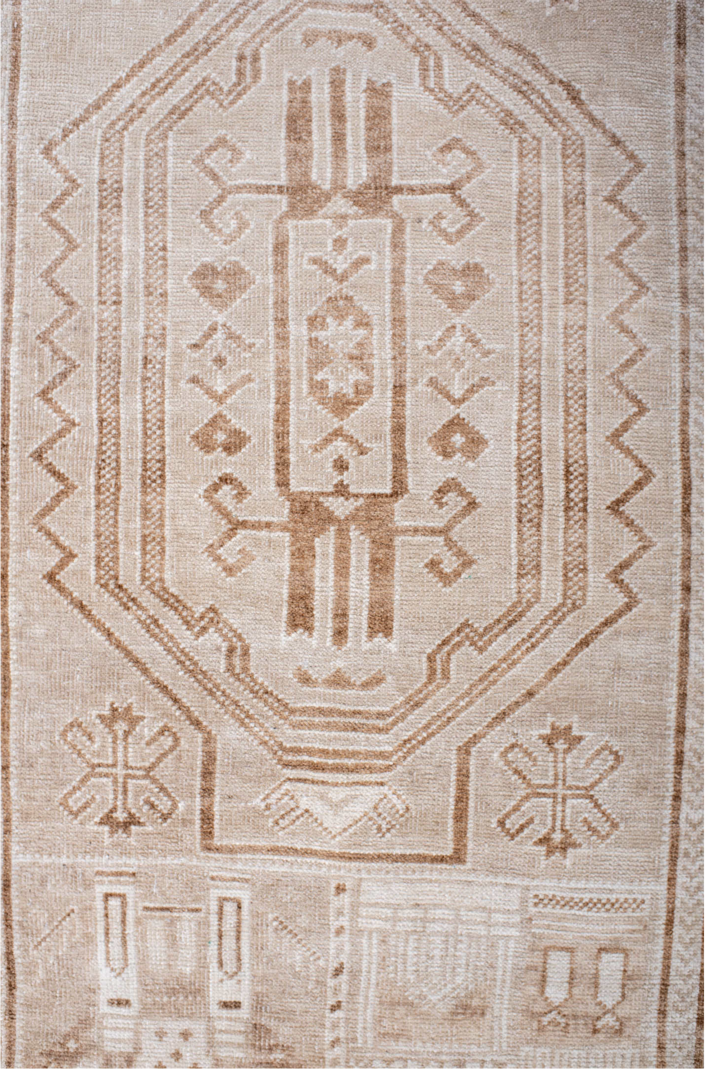 2' x 4' one-of-a-kind handmade vintage Belouch small size rug. Color palette: antiquewhite, brown, gainsboro, ghost white