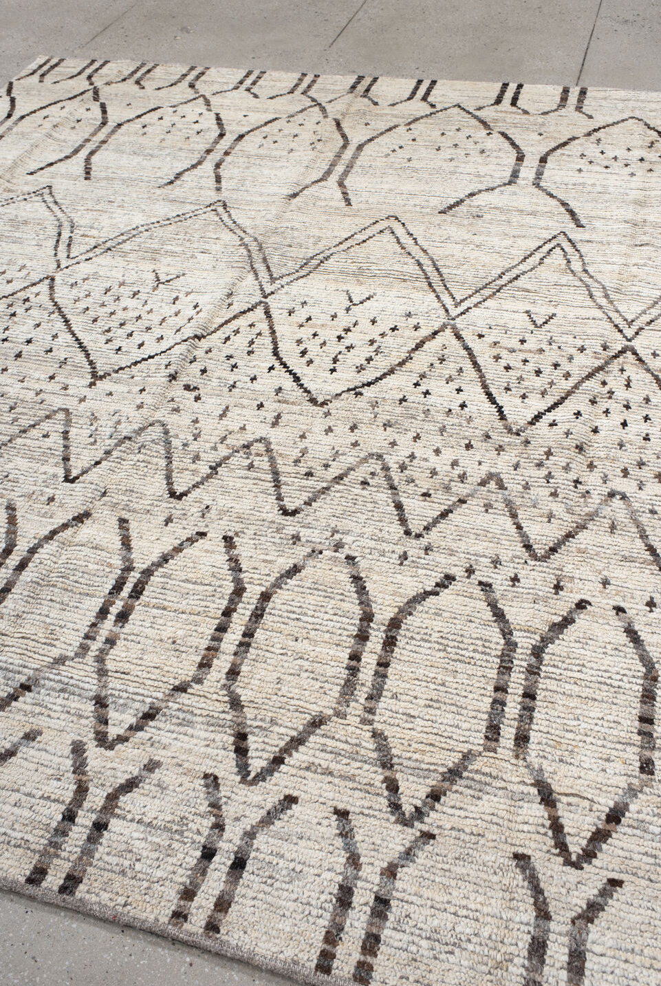 8' x 9' one-of-a-kind handmade vintage Tulu rug. Color palette: black, dim gray, gainsboro, gray, light gray, linen