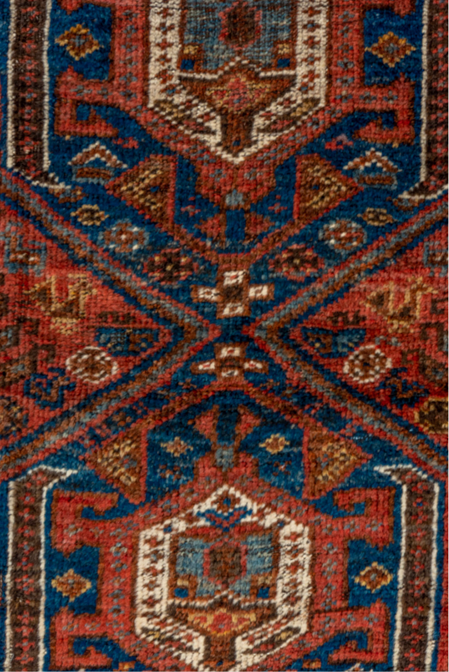 3' x 4' one-of-a-kind handmade vintage Shiraz small size rug. Color palette: antiquewhite, blue, brown, dark red, dim gray
